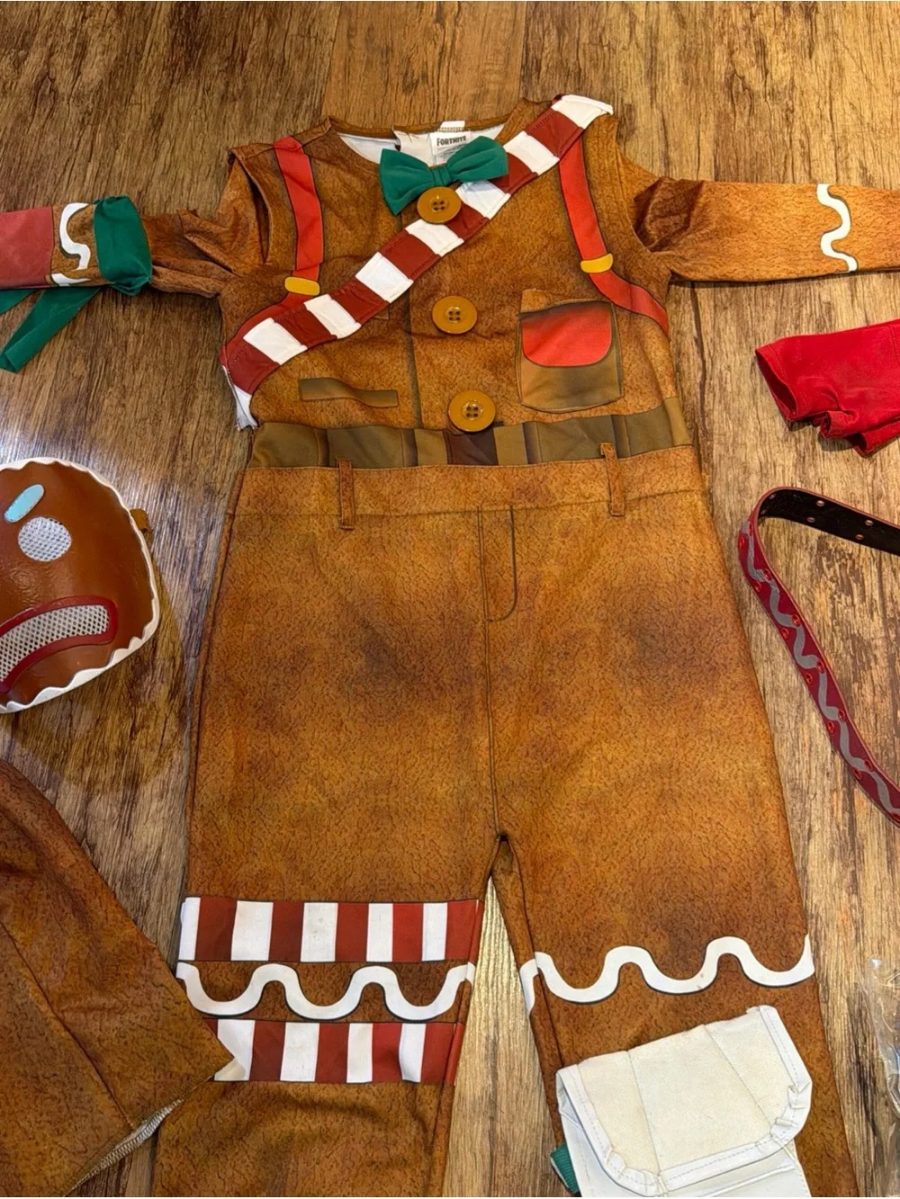 Spirit Fortnite Merry Marauder Gingerbread Man Halloween Costume Youth Medium - Picture 5 of 9